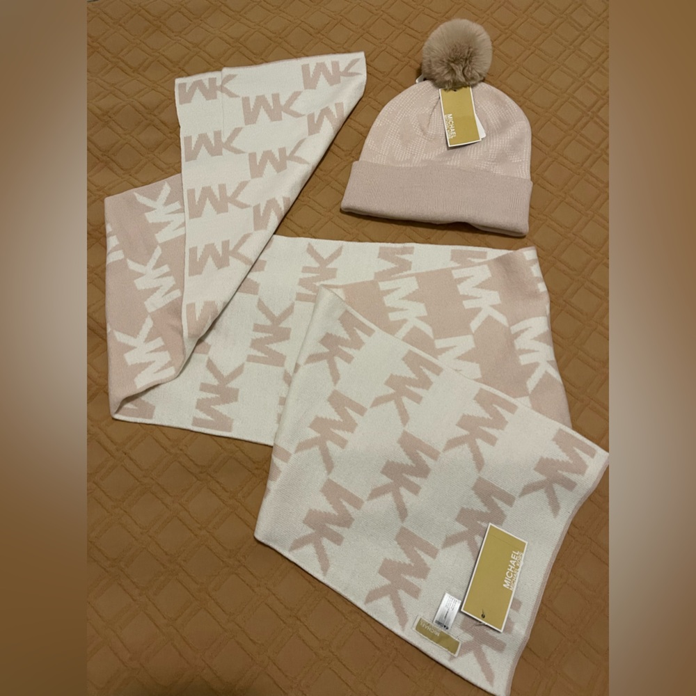 Michael Kors, Hat and scarf, Brand new🎁💝🎁💝